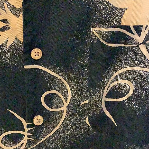 ⛵️Men’s Tommy Bahama 100% Silk Short Sleeve Shirt⛵️ - Picture 3 of 6